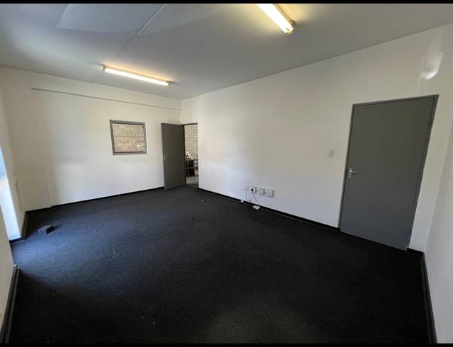 270M² WAREHOUSE TO LET IN STRIJDOMPARK